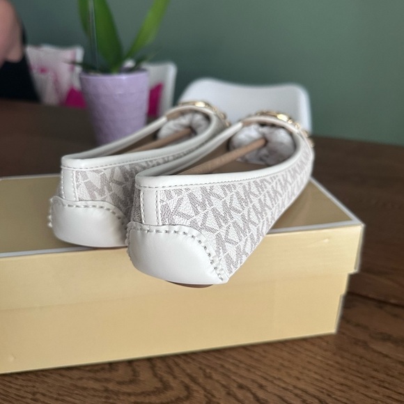 NWT! NEW! Michael Kors Fulton Studded Logo Moccasin Leather Flats Womens Vanilla - Picture 5 of 8